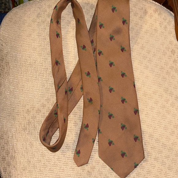 Vin Table Tie - Picture 1 of 3